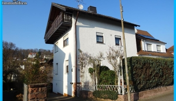 Horbach: sehr gepflegtes Einfamilienhaus mit Einliegerwohnung, Balkon, möbliert, zwei Einbauküchen